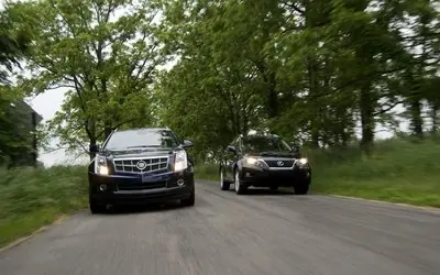 Cadillac SRX и Lexus RX 350. Вид спереди